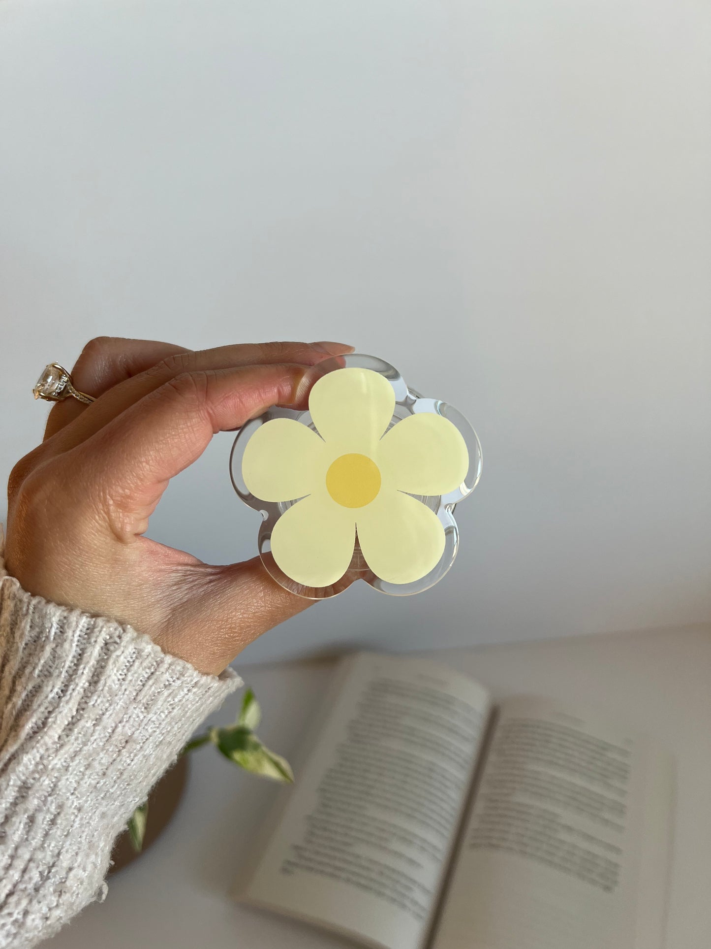 Yellow Flower Kindle Grip