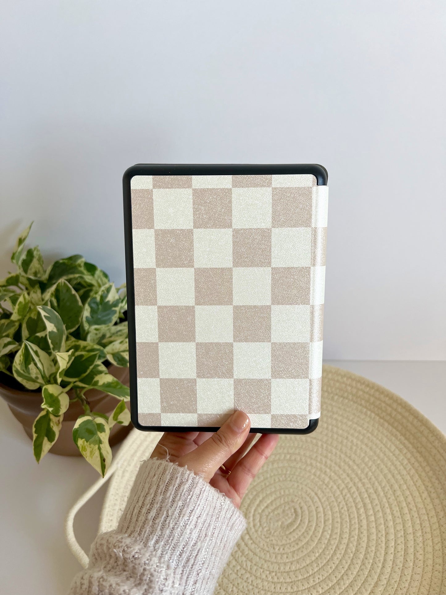 Beige Checkered Kindle Case