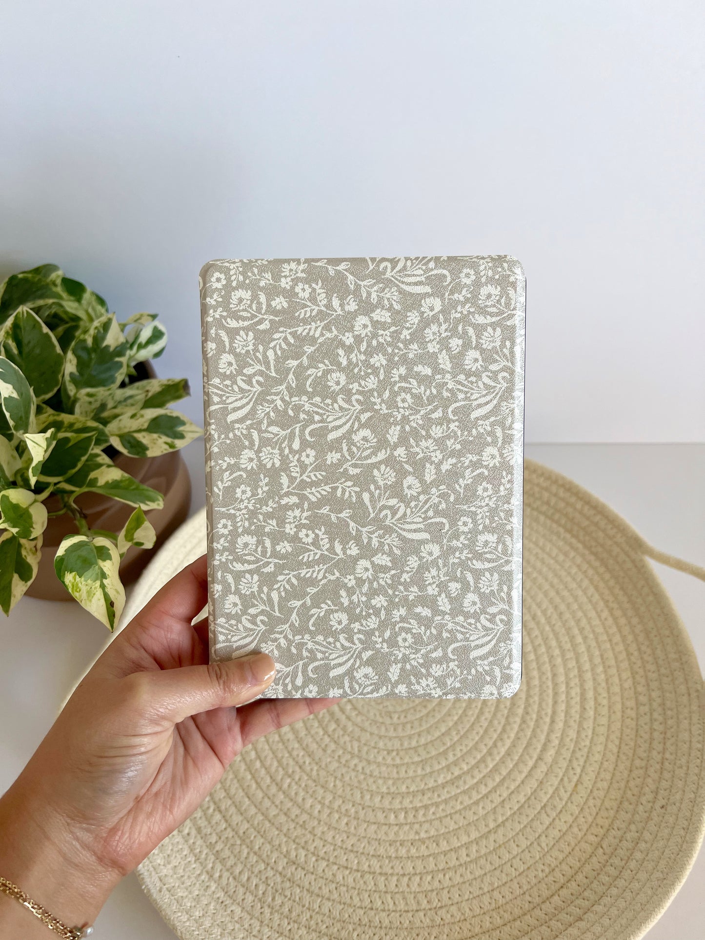 Ditsy Floral Olive Green Kindle Case