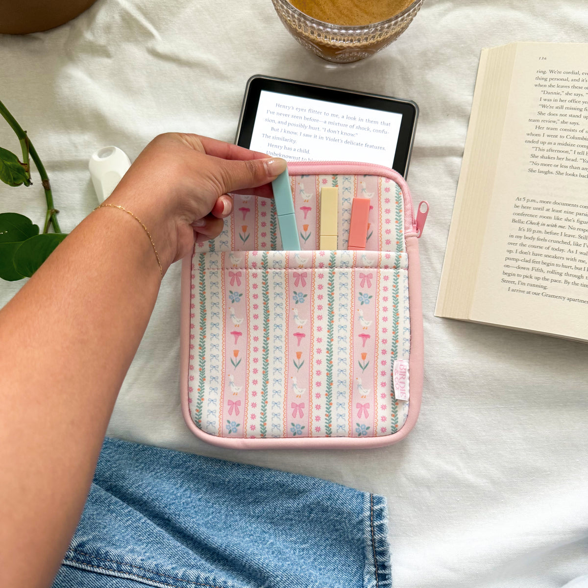 Goose & Flowers Kindle Sleeve