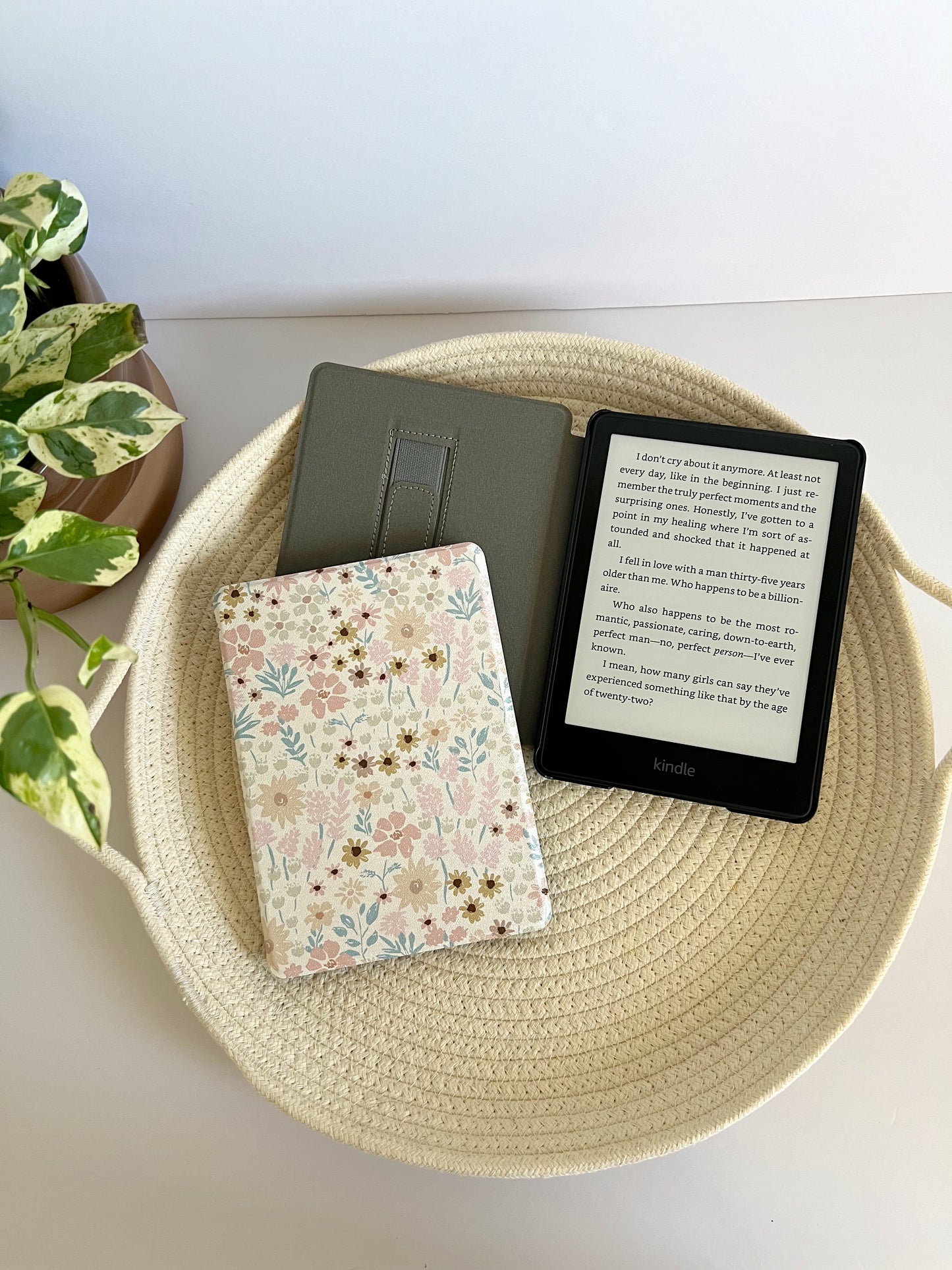 Neutral Spring Floral Kindle Case