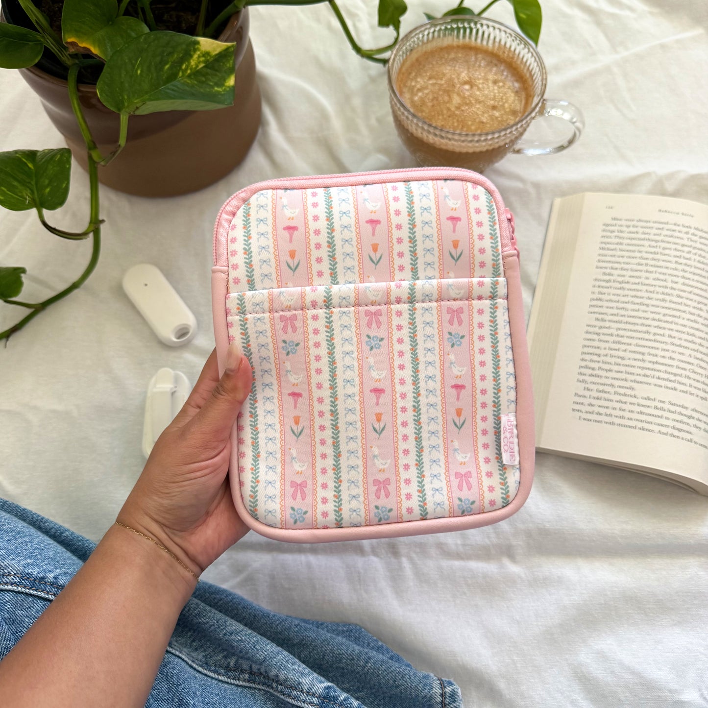 Goose & Flowers Kindle Sleeve