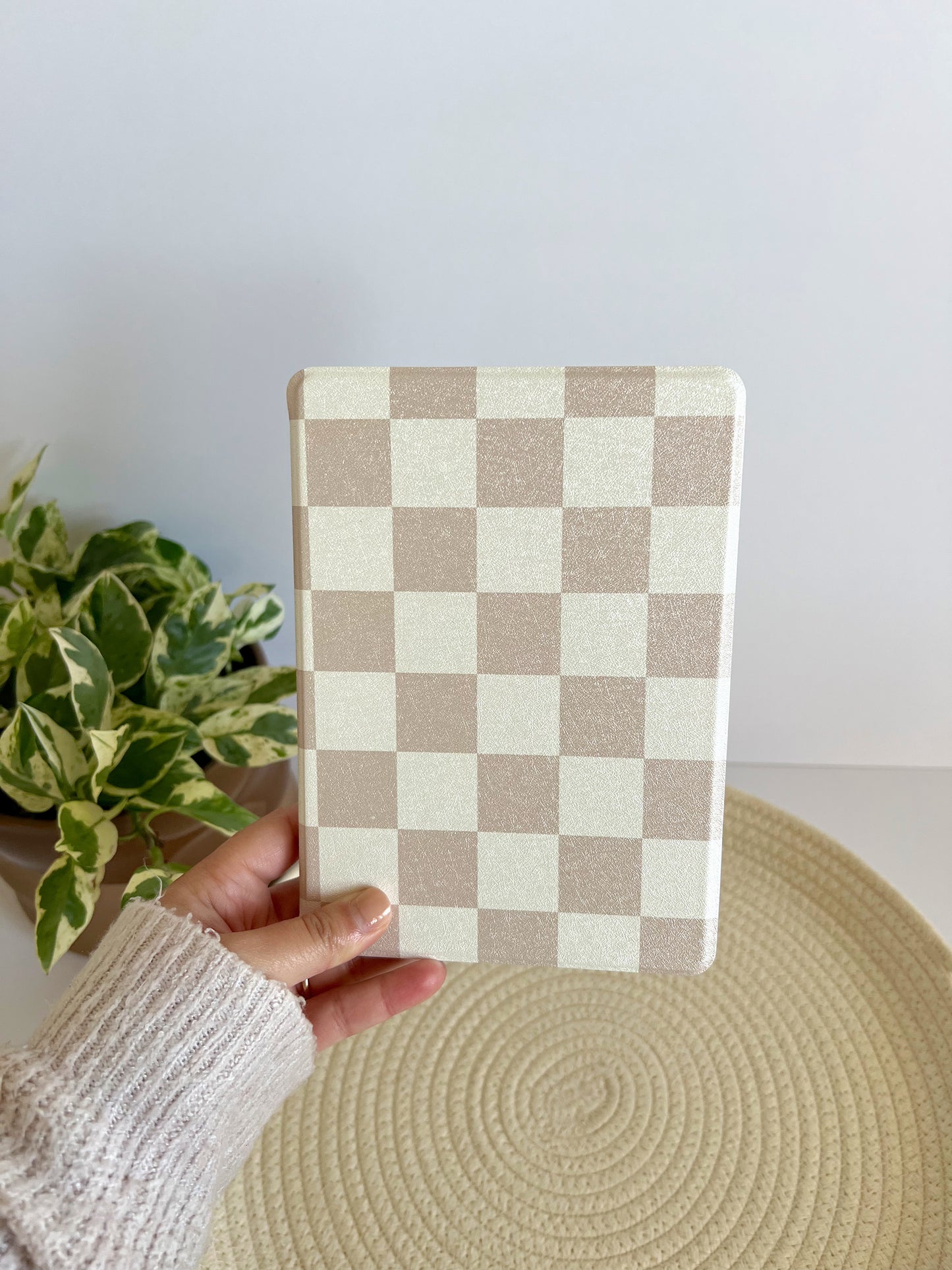 Beige Checkered Kindle Case