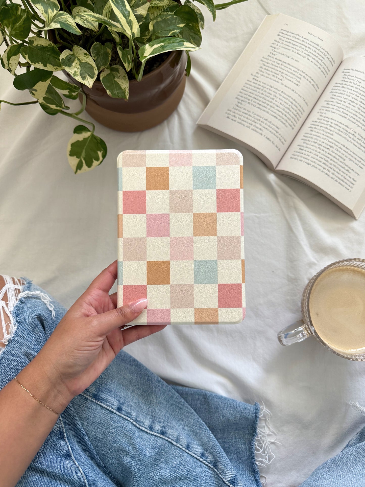 Pastel Checkered Kindle Paperwhite Case – Cute Bookish Cover for Readers & Book Lovers