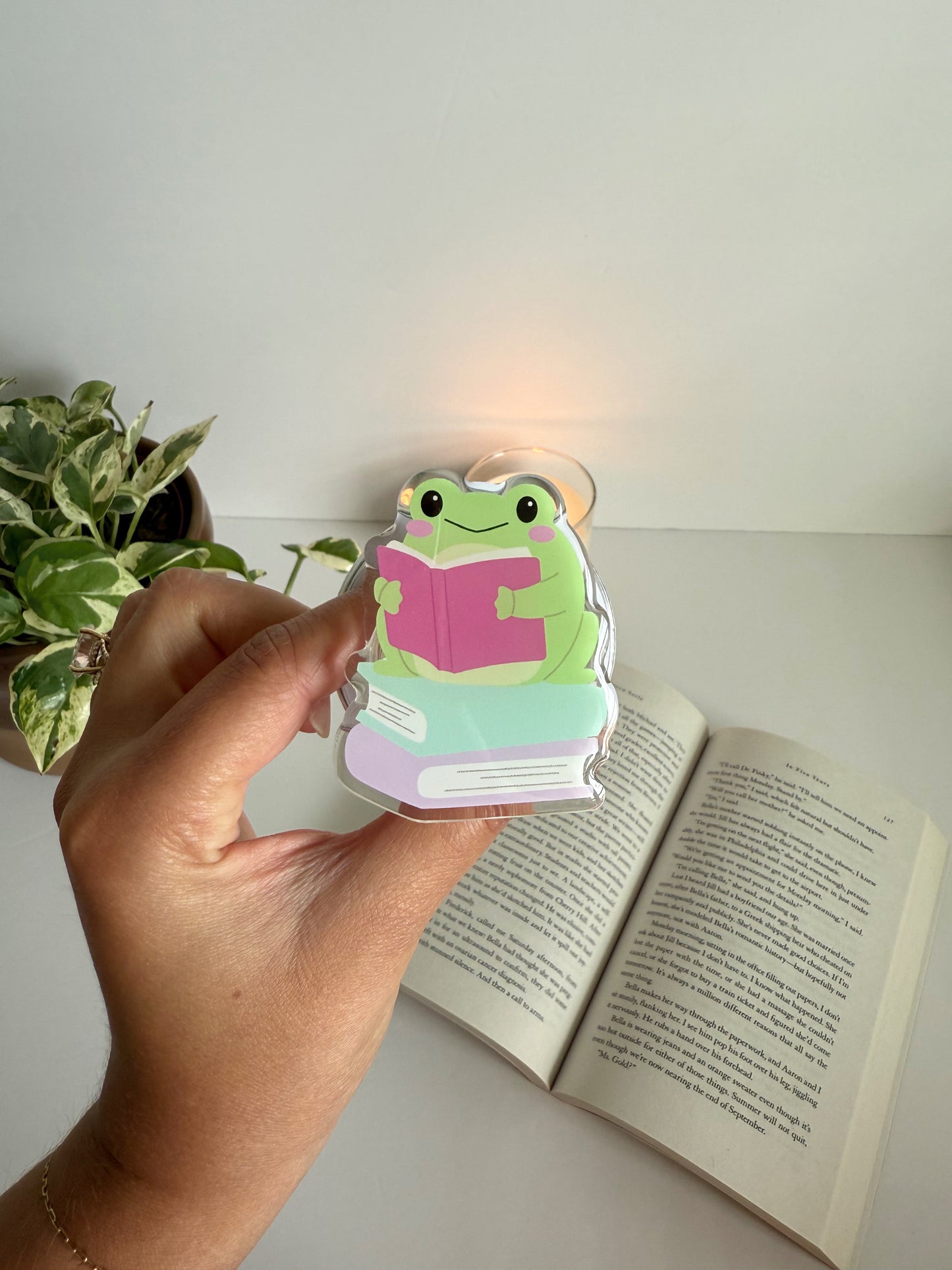 Reading Frog MagSafe Kindle Grip | Bookish Accessory for Readers