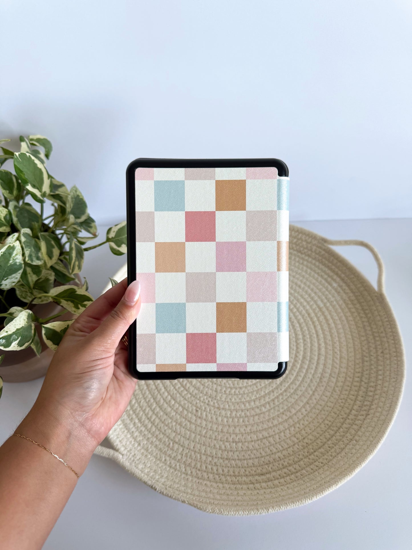 Pastel Checkered Kindle Paperwhite Case – Cute Bookish Cover for Readers & Book Lovers
