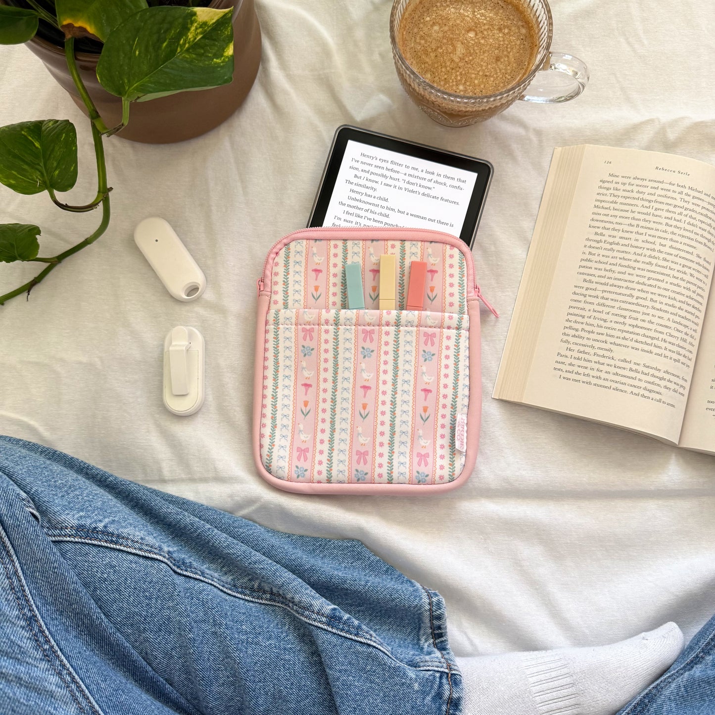 Goose & Flowers Kindle Sleeve