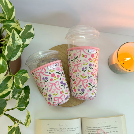 Flower and Bows Iced Coffee Sleeve – Reusable Cup Holder for Coffee Lovers